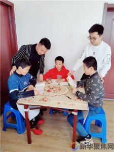大连瓦房店：西杨乡第一书记纪长伟为孩子“假期充电”