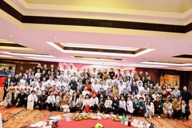 向前向前向前！我们的队伍向太阳！