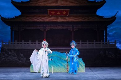 青年京剧演员路洁携经典剧目《白蛇传》《四郎探母》惊艳武汉